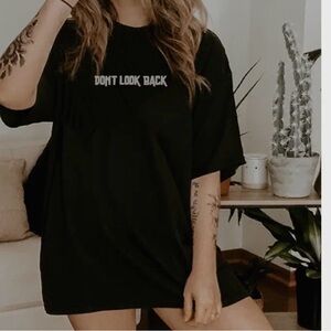 Black Graphic T-Shirt -leopard “don’t look back”